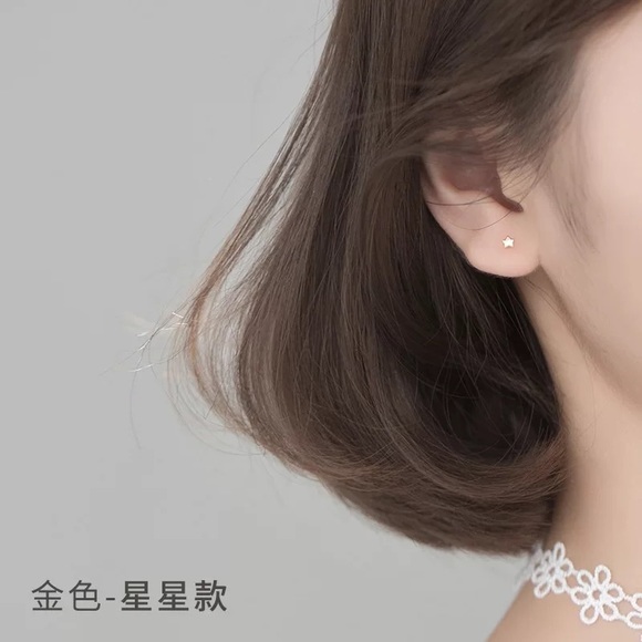 Solid Silver Star Studs- SS013 Gold Star - Picture 6 of 6